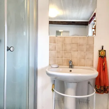 Holiday home Maison Charmante A Avec Terrasse Accueillante *