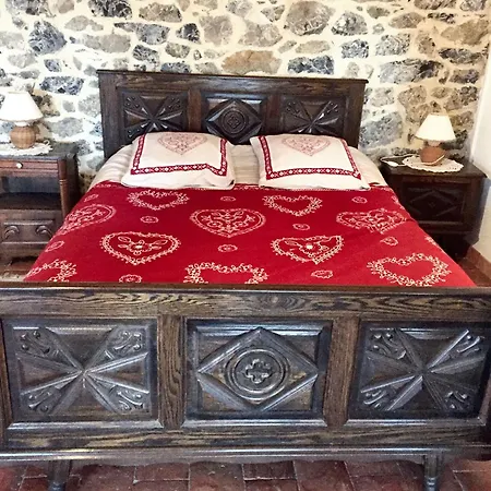 Holiday home Maison Charmante A Avec Terrasse Accueillante Clairfayts